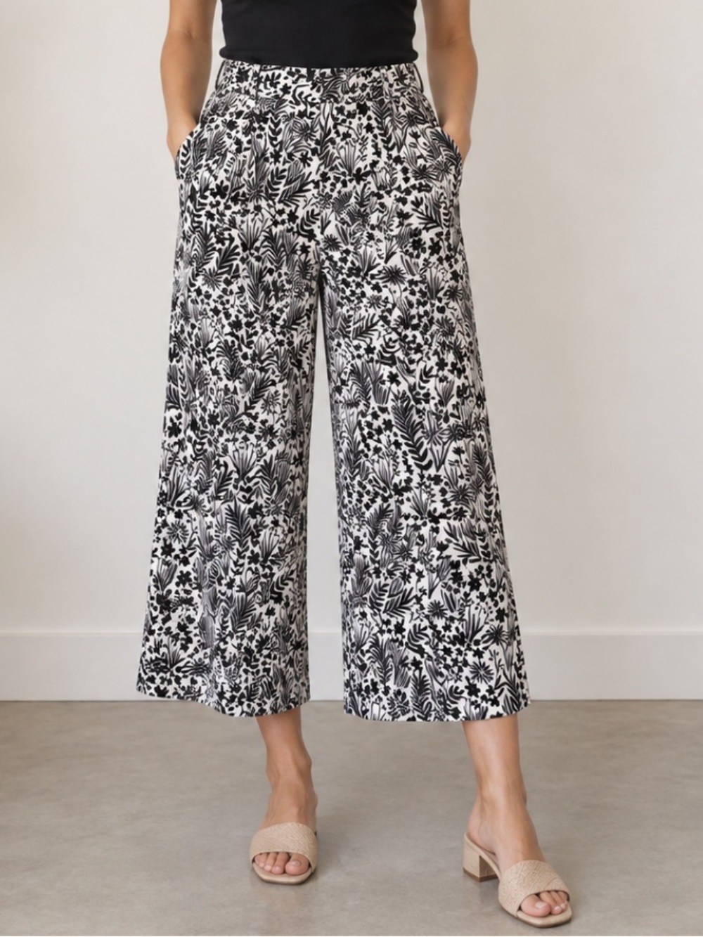 Ann Taylor LOFT Floral High Rise Wide Leg Crop Pant Boho Black 6